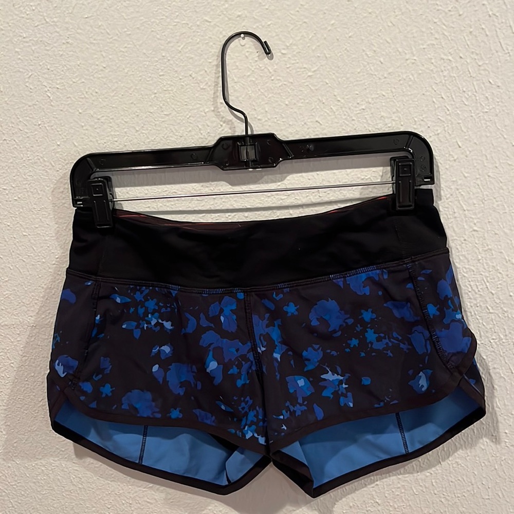 Lululemon Black and Blue Patterned Speed-Up Lined Shorts